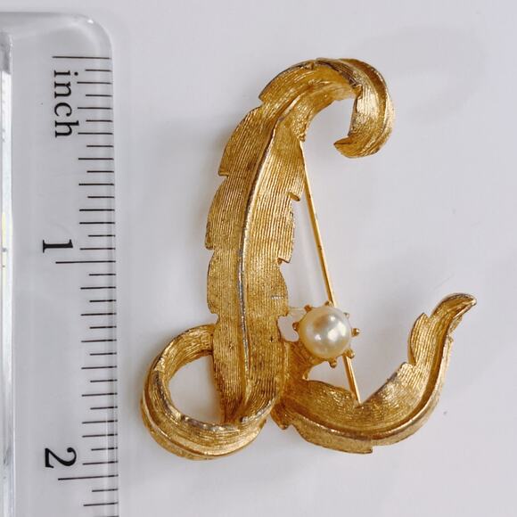 Vintage Signed BSK Mid Century Gold Tone Leaf Brooch With Faux Pearl, 1950s Pin - Picture 8 of 8